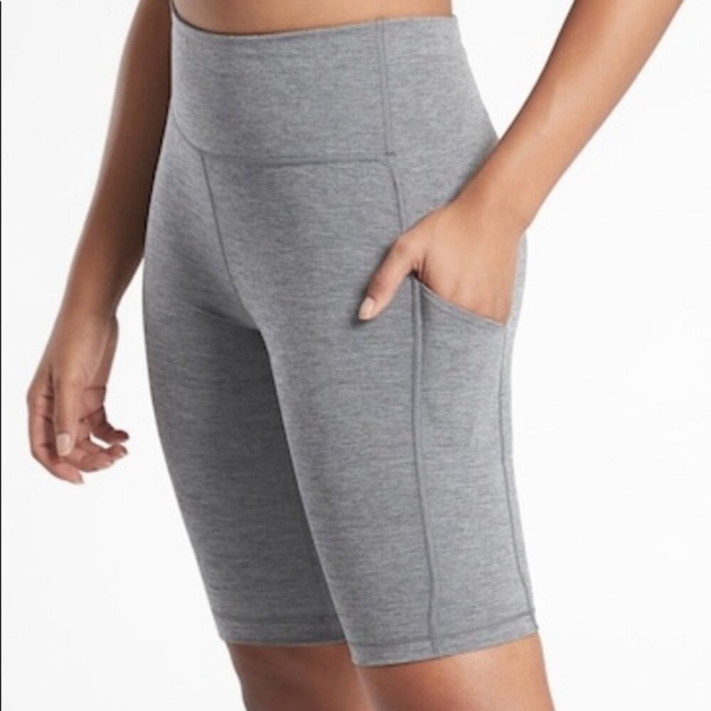 Athleta Ultimate Stash 9 Short Size M